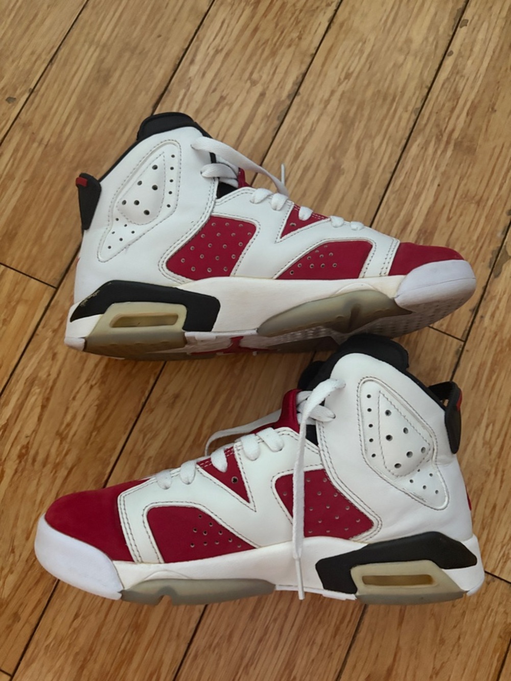 Carmine 6 - White and Red Basketball Sneakers - Classic High-Top